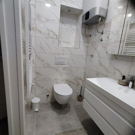 Apartma Veneziano Rose דירה